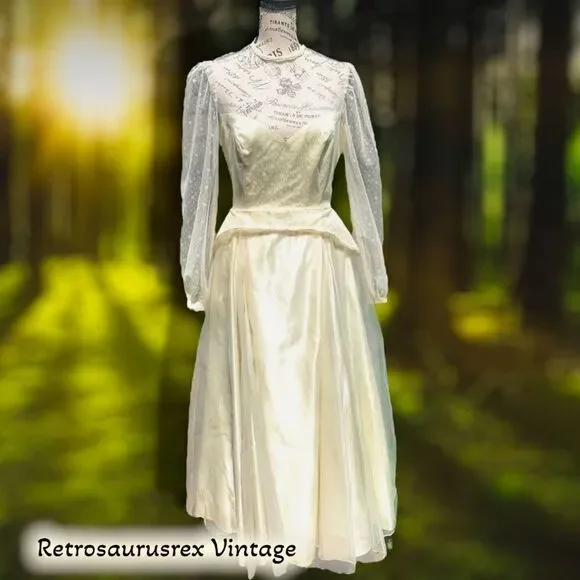 VINTAGE 1950’s Pinup Peplum Pearl Satin & Lace Wedding Gown, Medium - Picture 3 of 12